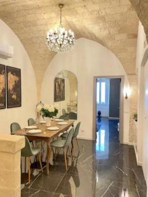 The Duchess's View - NEW! Luxurious Flat in Historical Centre 115 sq m, 3min walk to Cala Porto beach and Private Parking